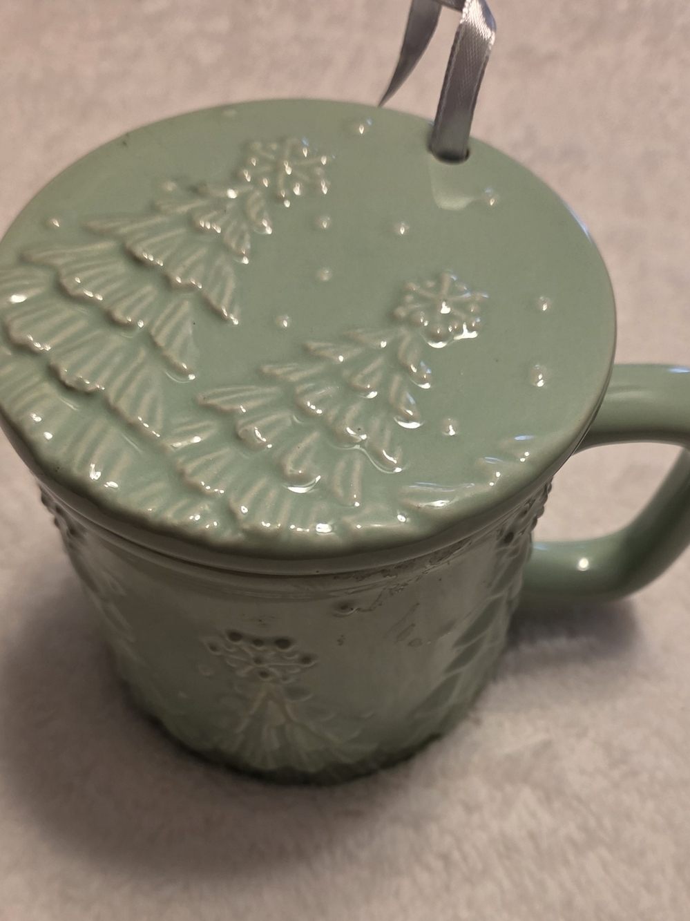 Temptations Ceramic Mint Green Holiday Mug with Lid/ornament